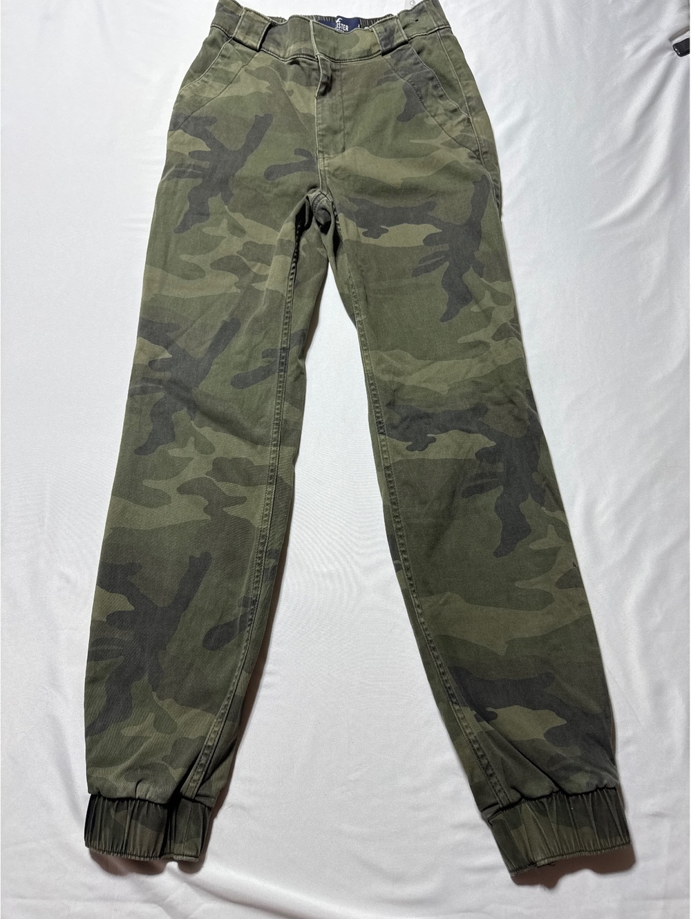 Hollister Ultra High-Rise Camo Joggers - Sneak in Style!